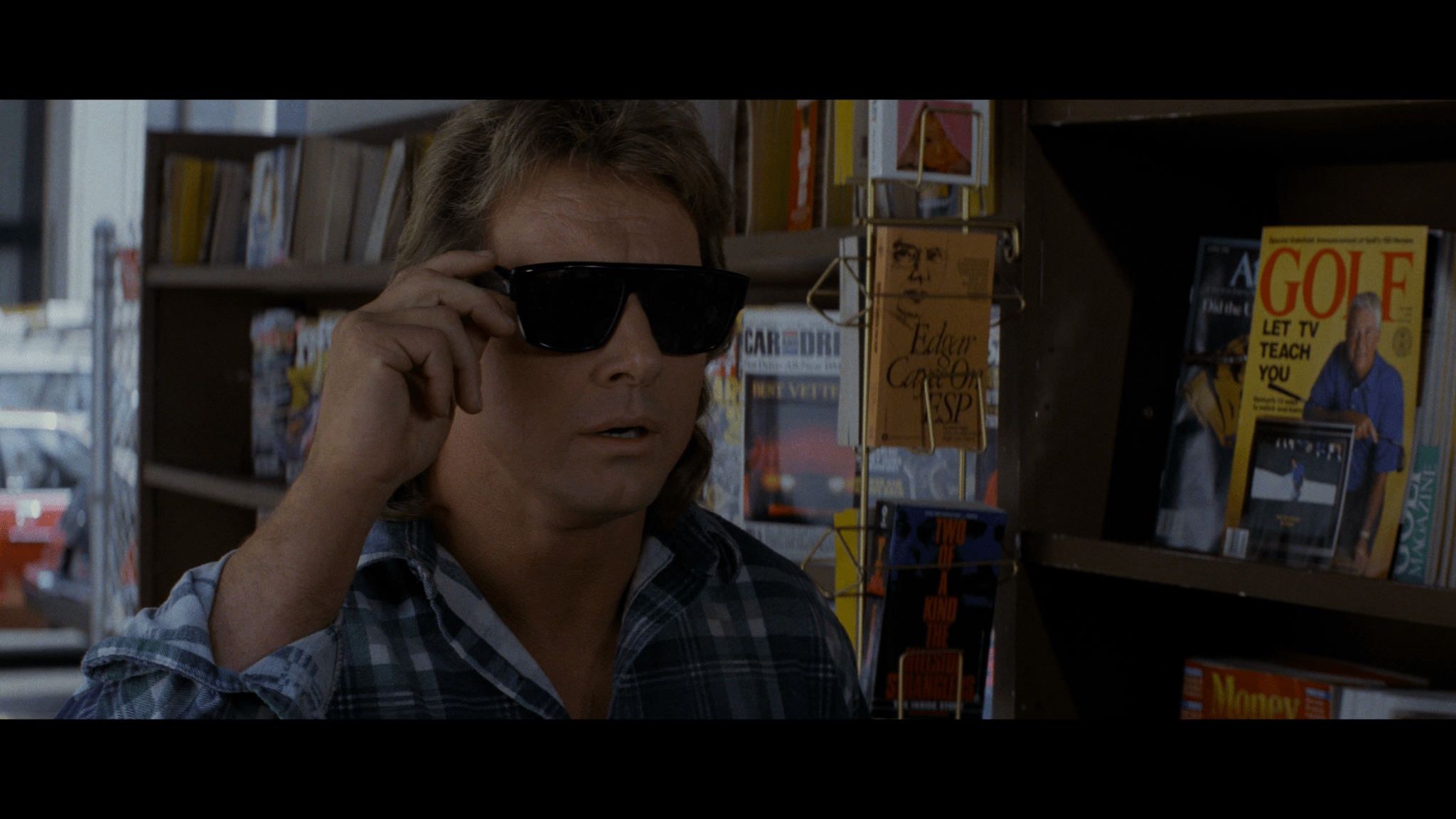 They lives или they live. Чужие среди нас, 1988 Джон Карпентер. Родди Пайпер чужие среди нас.